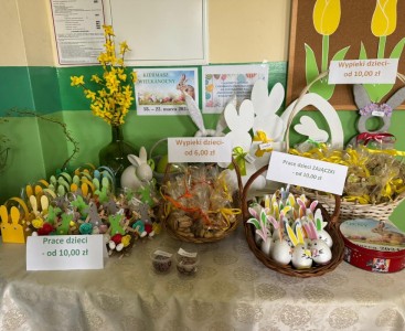 Przygotowane przez przedszkolaki słodkości oraz dekoracje wielkanocne  - powiększ