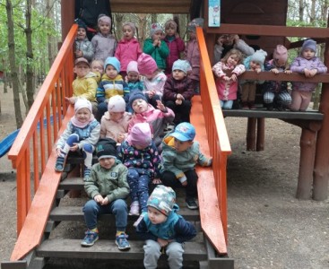Maluszki na wycieczce - powiększ